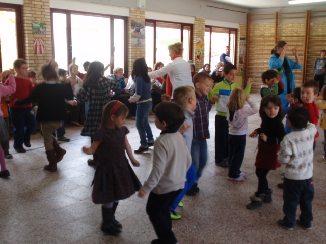 Bailando la jota.